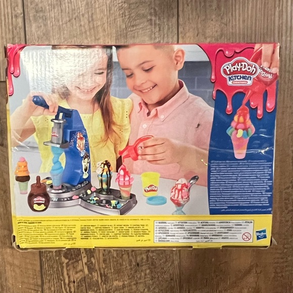 Play Doh Kitchen Creations Drizzy Ice Cream Set - Picture 7 of 10